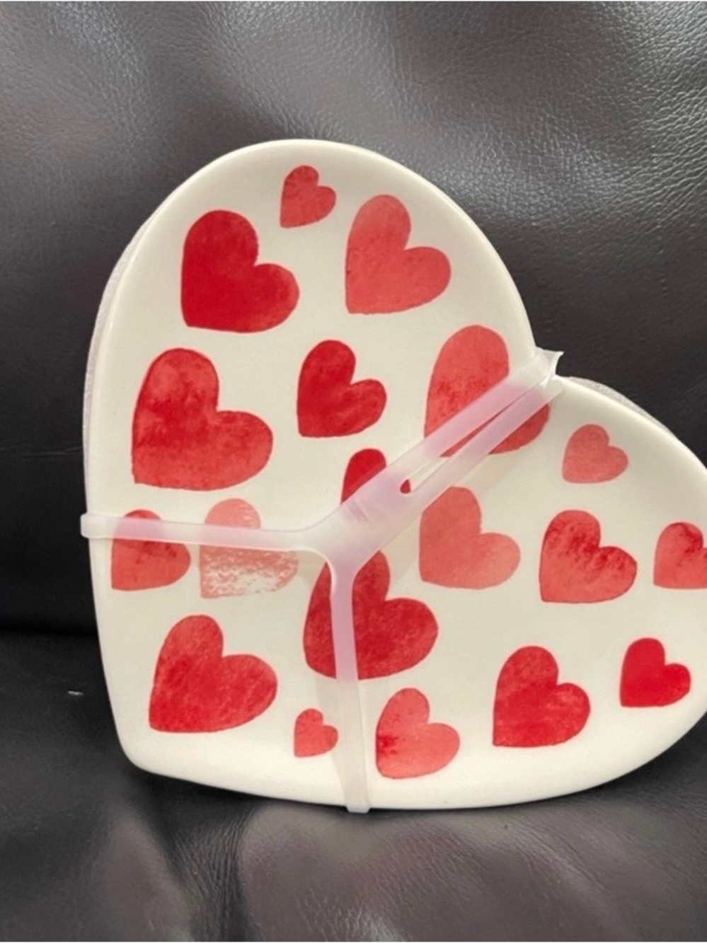 Heart-Shaped Ceramic Plate with Red Heart Pattern - Picture 5 of 5